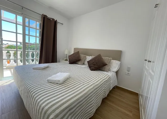 Apartman Gustamar 13 *